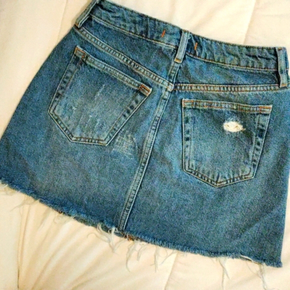 Free People denim mini skirt.         24 in waist - Picture 5 of 6